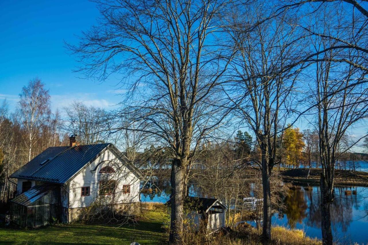 Romantic Spa Villa With Fireplace By The Lake Stjarnsund Exterior foto