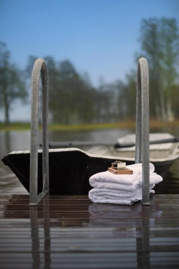 Romantic Spa Villa With Fireplace By The Lake Stjarnsund Exterior foto